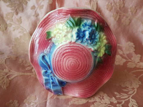 PRETTY Royal Copley Vintage Wall Pocket, Rose Pink Straw Hat with Flowers and Blue Ribbon, Wall Planter, Wall Vase, Vintage Wall Décor
