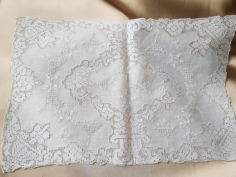 EXCEPTIONAL Italian linen Embroidery, Fine Lace Openwork, Needlelace,Raised Embroidery,Table Centerpiece Lots of Hand Work,Collectible Vintage Linens