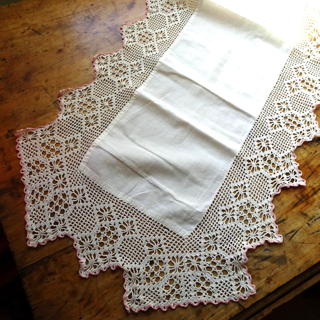 BEAUTIFUL Vintage Table Runner, Wide Lace, 38 Inches Long, Perfect Farmhouse or Shabby Chic Cottage Décor, Collectible Vintage Linens