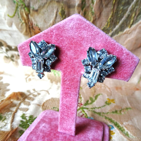 FABULOUS Vintage Glass Rhinestone Earrings, Lovely Sparkling Glass Earrings, Smokey Gray and White, Mid-Century Screw Back Earrings,Collectible Jewelry