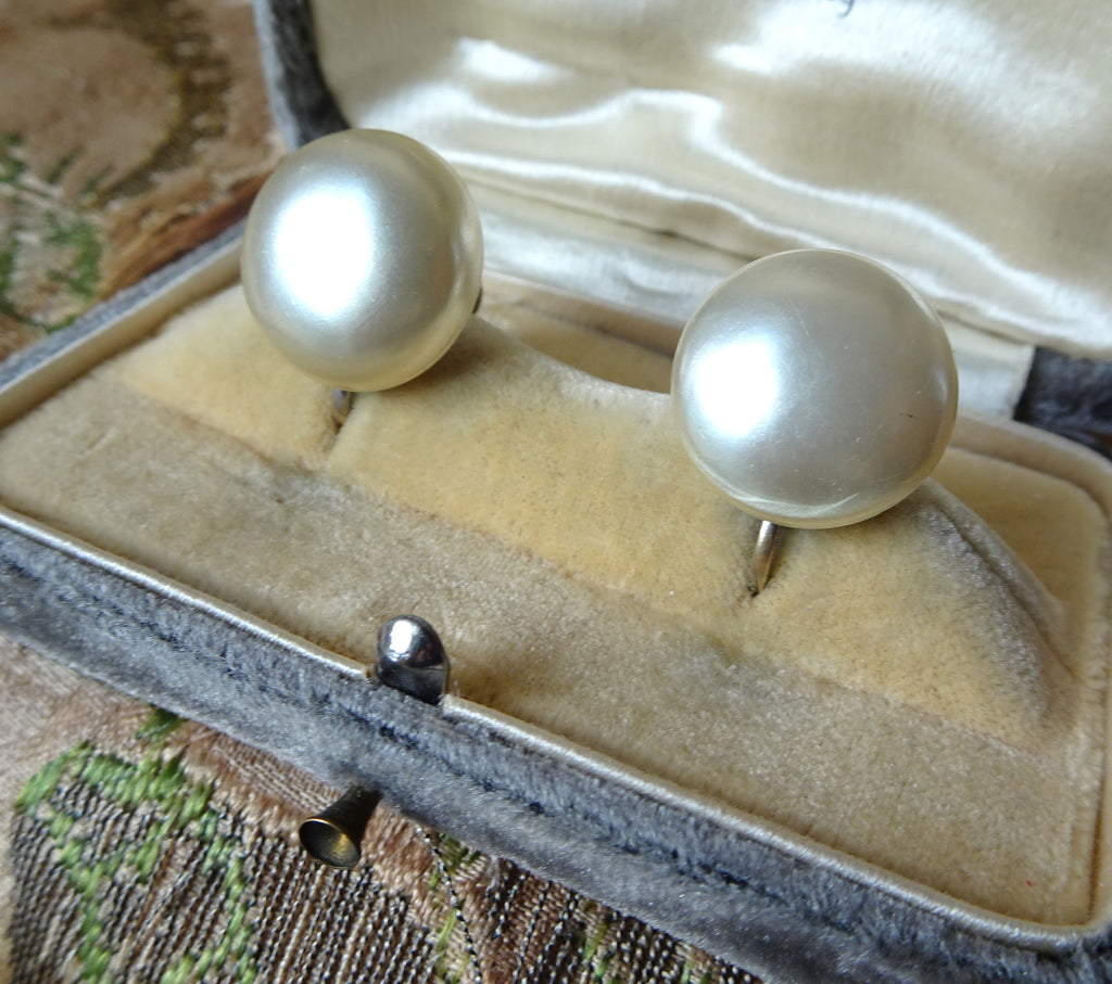 PRETTY 1950s Faux Pearl Earrings, Lustrous Glass Faux Pearls Earrings, Silver Tone Metal, Bridal Earrings,Vintage Earrings, Collectible Jewelry