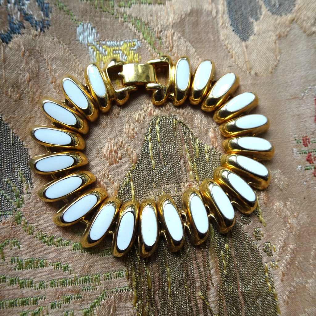 BEAUTIFUL Vintage Bracelet, White Enamel and Gleaming Gold Tone, Elegant Design, Collectible Vintage Jewelry