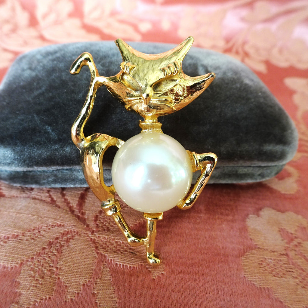 VINTAGE Cute Jelly Belly Cat Brooch, Faux Pearl Belly, Mid Century Figural Pins, Collectible Vintage Jewelry