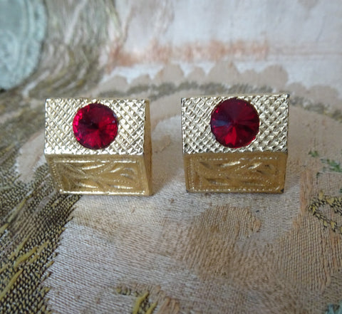 VINTAGE Men's Cufflinks, Engraved Gold Tone with Ruby Red Glass Stones Links, Mid Century Design, Collectible Vintage Cufflinks