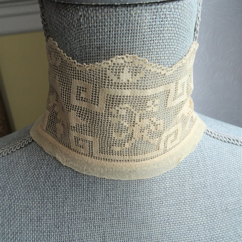 FINEST Filet Lace Edwardian Collar