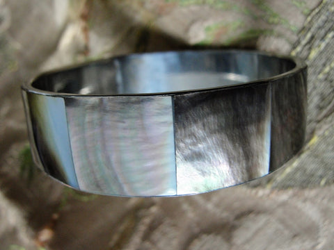 BEAUTIFUL Vintage Bracelet Bangle,Lustrous Abalone Shell Bangle,Pearl Like Grey Shell and Silver Tone Metal, High fashion Vintage Jewelry, Collectible Jewelry