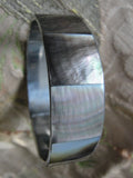 BEAUTIFUL Vintage Bracelet Bangle,Lustrous Abalone Shell Bangle,Pearl Like Grey Shell and Silver Tone Metal, High fashion Vintage Jewelry, Collectible Jewelry