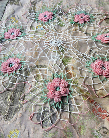 CHARMING Vintage FIGURAL Floral Doily, Raised Roses Flowers,Hand Crocheted Doily Center Piece,Farmhouse Decor,French Country Cottage,Collectible Doilies,Vintage Decor