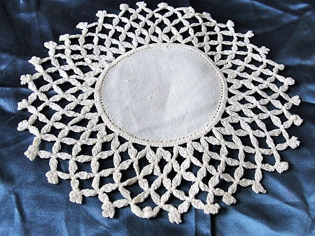 LOVELY Vintage Linen and Crochet Lace Small Doily Collectible Antique Linens