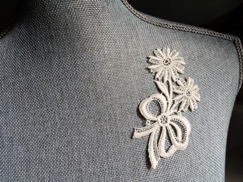 LOVELY Vintage Lace Embroidered Trim Applique, Floral Bouquet Design,Fine Heirloom Sewing Crafts, Collectible Vintage Lace