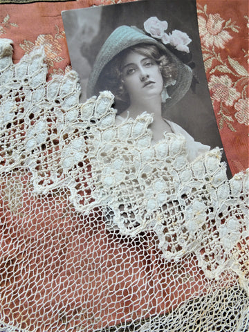 BEAUTIFUL Victorian Lace Trim, Flounce,Intricate Pattern For Dress,Dolls,Flapper Dress,Heirloom Sewing,Collectible Antique Textiles