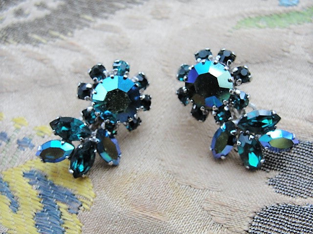 BEAUTIFUL Signed SHERMAN Clip On Earrings Brilliant Peacock Blue Aurora Borealis Vintage 50s 60s Rhinestone Costume Jewelry