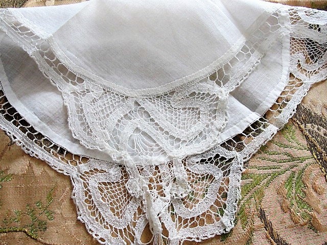BEAUTIFUL Antique Lace Hankie BRIDAL WEDDING Handkerchief Hanky Battenberg Lace Perfect Bride to Be Bridal Wedding Something Old Present