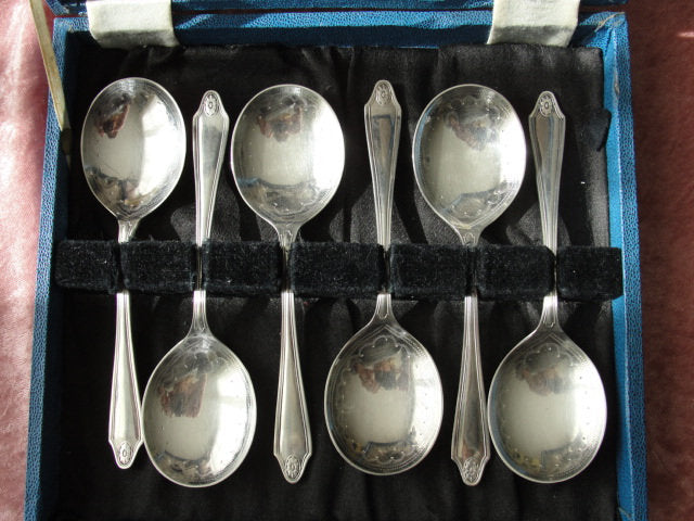 ELEGANT Antique Silver Plate Engraved Dessert Spoons and Serving Spoon Boxed Set, Bright Cut Engraved Collectible Silverware Silver Flatware