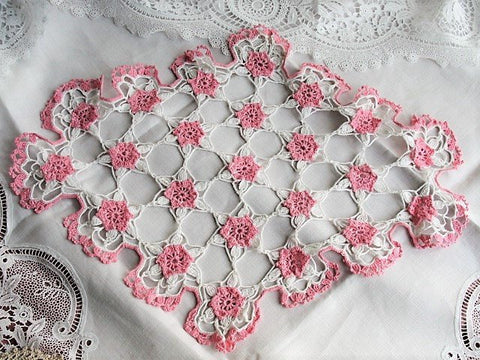 PRETTY Vintage Doily Colorful PINK and White Flowers Hand Crocheted Doily Farmhouse Decor,Romantic Cottage Decor,Collectible Vintage Doilies