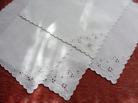 VINTAGE MADEIRA Linen Napkins,Luncheon Tea Time Dinner Napkins Set, Pretty Linen Napkins,Eyelet Cutwork, Dinner Party Linens Lover Gift