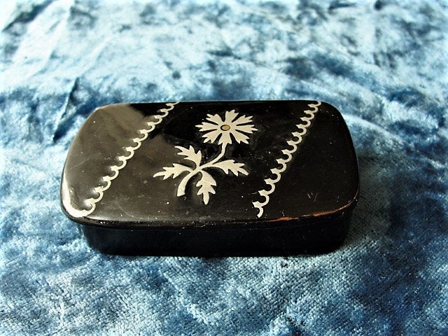 ELEGANT Georgian Paper Mache Inlaid Snuff Box, Beautiful Metal Inlay Work, Silver Metal Inlay Box,Small Box, Inlaid Box, Collectible Boxes