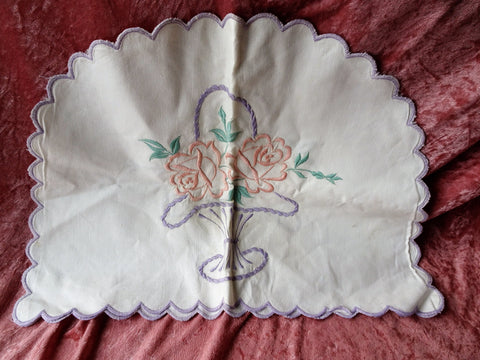 BEAUTIFUL 1920s Art Deco Tea Cozy,Hand Embroidered basket of Pink Roses Tea Cosy,Perfect For Vintage Tea Time,Collectible Vintage Linens