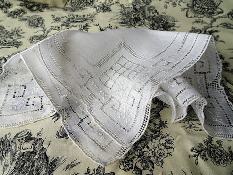 VINTAGE Wedding Handkerchief,Art Deco Drawn Thread and Embroidery,Beautiful Bridal Hankie,Stunning Madeira Linen,Collectible vintage Hankies