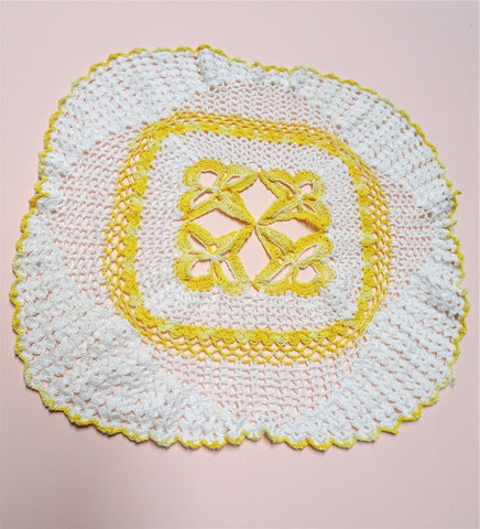 CHARMING Vintage Doily Yellow and White Hand Crocheted Doily,Farmhouse Decor,Romantic Cottage Decor,French Country,Collectible Doilies