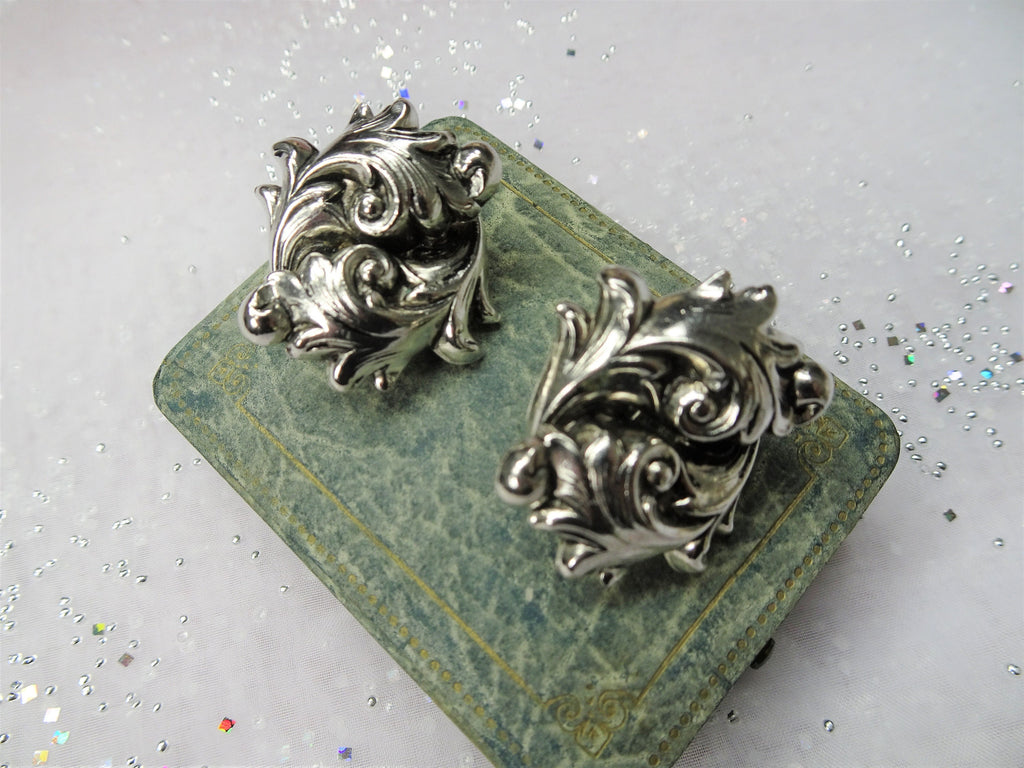 LOVELY Mid Century Earrings Scrolling Leaves Silver Metal ,Clip On Earrings,Collectible Vintage Jewelry