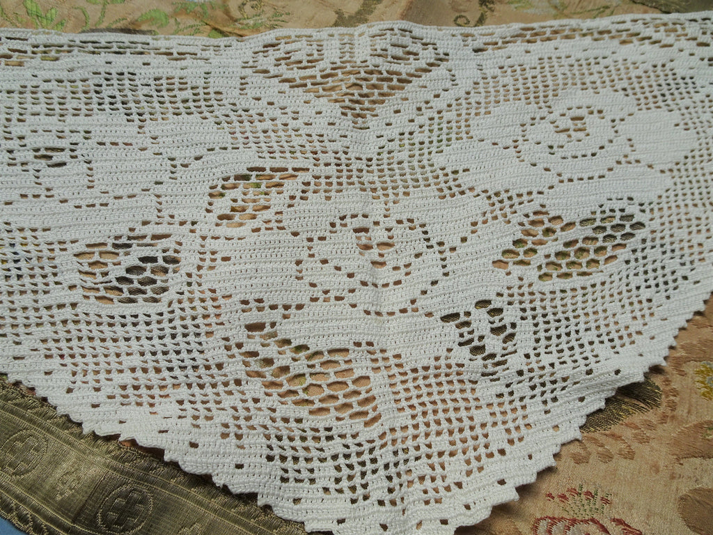 CHARMING Antique French Country Farmhouse Shelf Mantle Trim Roses Doily, Valence,Chemine Pelmet, Fireplace Trim,Vintage Lace, Cottage Decor