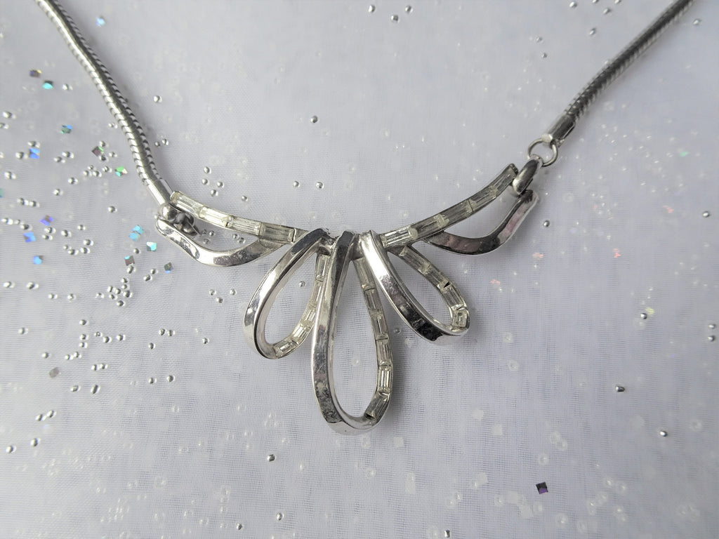 STRIKING 50s Necklace,Sparkling Glass Rhinestones,Silver Tone Metal,Beautiful Design,Evening or Bridal Necklace,Collectible  Vintage Jewelry