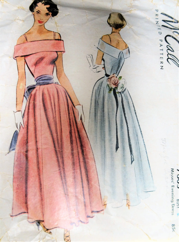 40s BEAUTIFUL Evening Gown Pattern MCCALL 7605 Off Shoulders Design Fi A Vintage shop 40s BEAUTIFUL Evening Gown Pattern MCCALL 7605 Off Shoulders Design Fi A Vintage shop